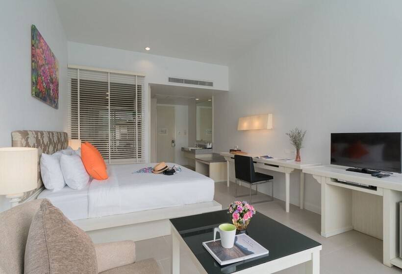 Номер Deluxe Вид на Бассейн, The Briza Beach Resort, Khao Lak Sha Extra Plus