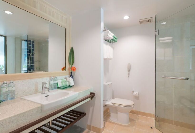 Трехместный Номер Deluxe, The Briza Beach Resort, Khao Lak Sha Extra Plus