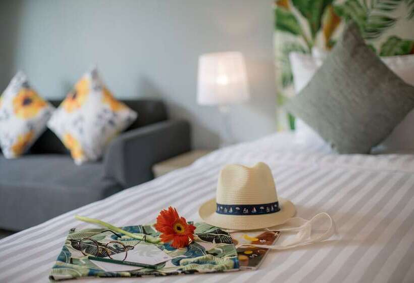 Трехместный Номер Deluxe, The Briza Beach Resort, Khao Lak Sha Extra Plus