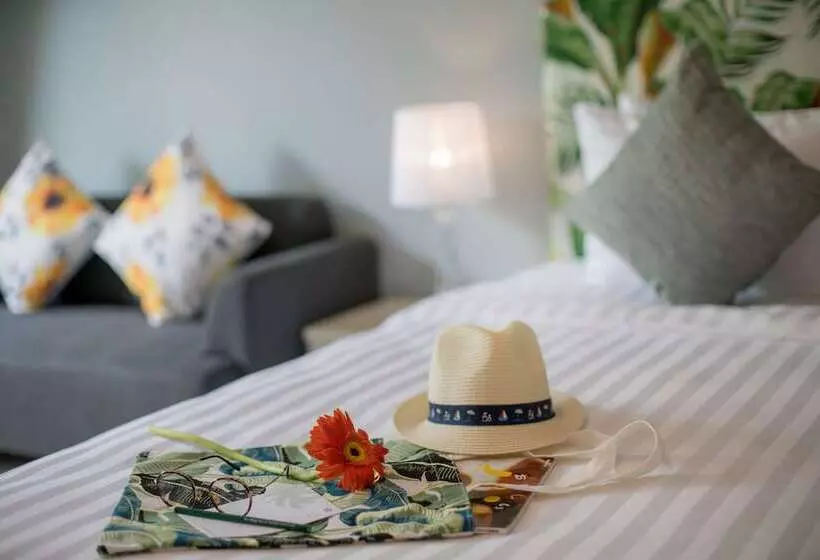 اتاق لوکس سه تخته, The Briza Beach Resort, Khao Lak Sha Extra Plus