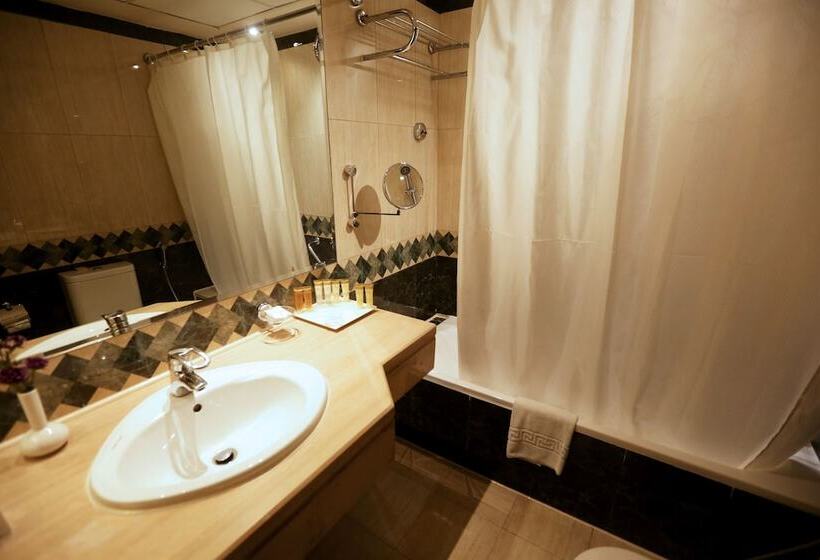 اتاق لوکس, Triumph Plaza