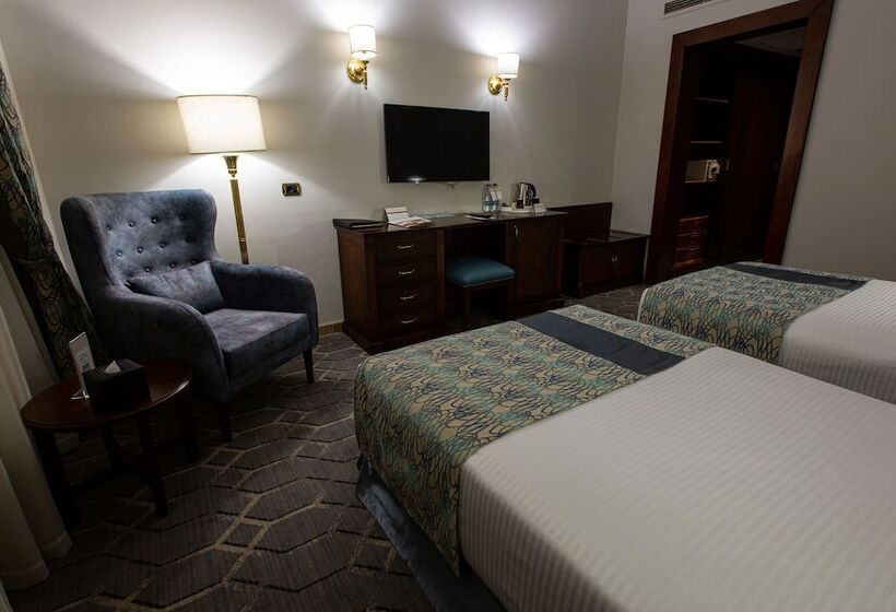 اتاق لوکس, Triumph Plaza