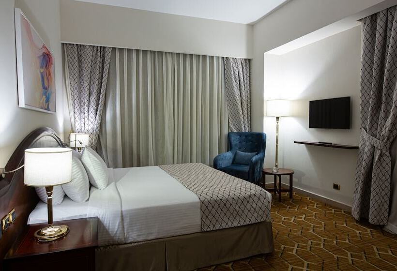 سوییت جونیور, Triumph Plaza