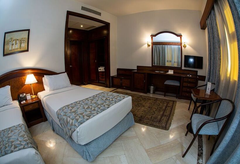 سوییت جونیور, Triumph Plaza