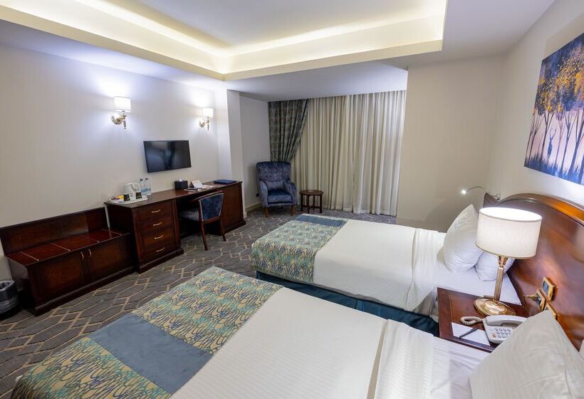 اتاق لوکس, Triumph Plaza