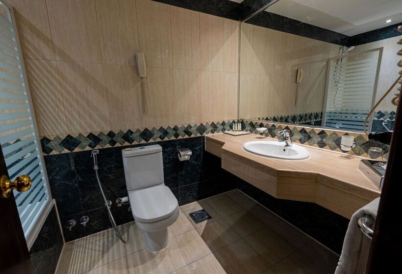 اتاق لوکس, Triumph Plaza