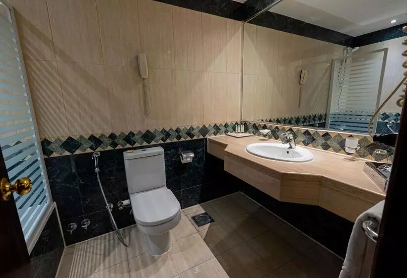 اتاق لوکس, Triumph Plaza