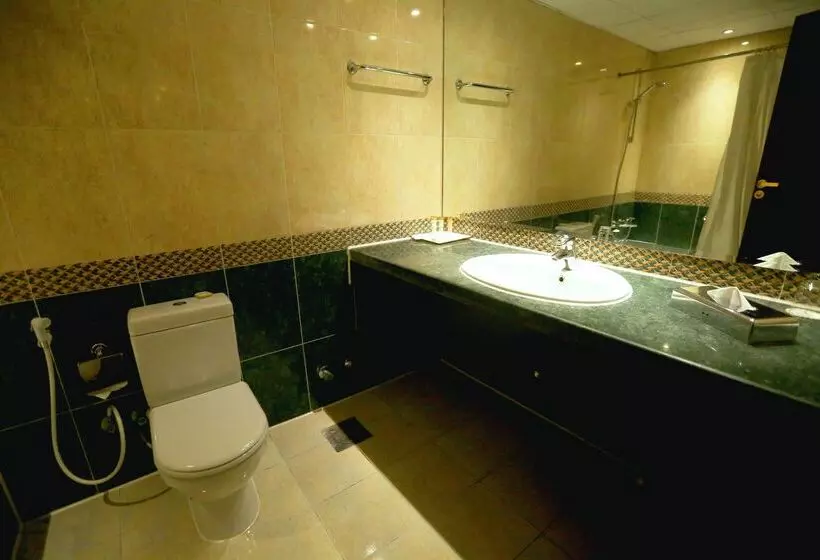 سوییت خانوادگی, Triumph Plaza
