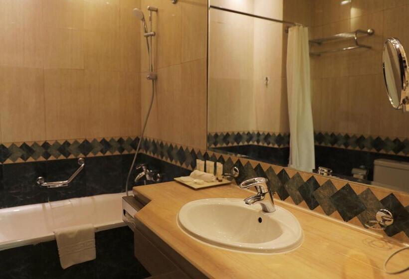 اتاق استاندارد, Triumph Plaza