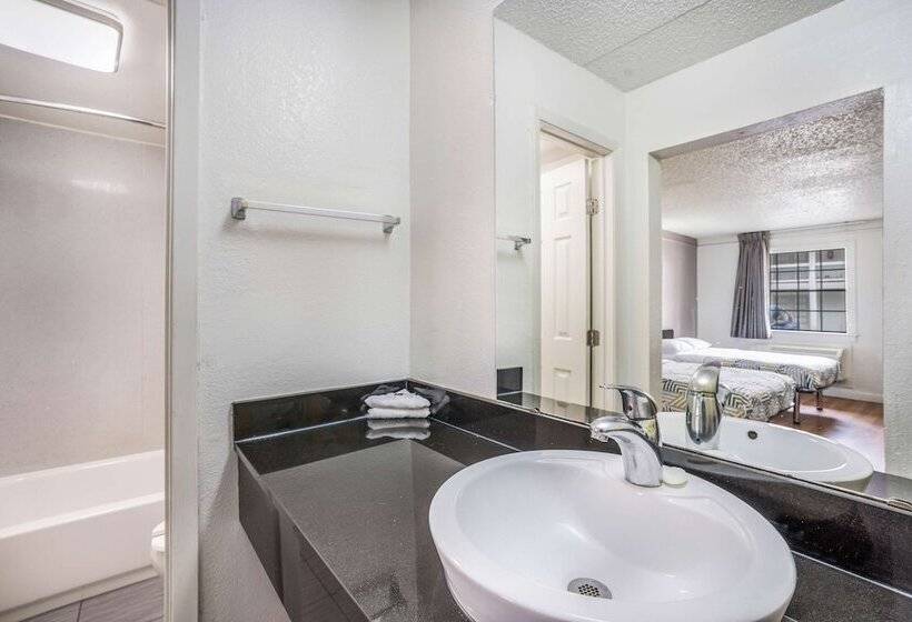 Номер Стандарт 2 Двуспальные Кровати, Motel 6dallas, Tx  Market Center