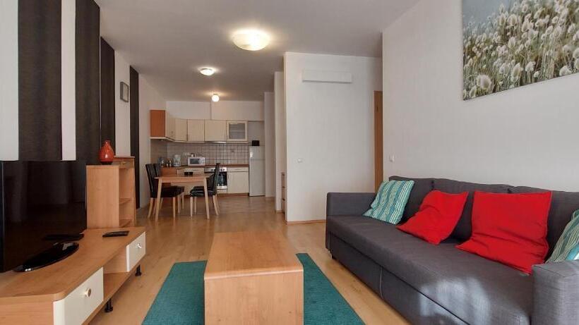 شقة غرفة واحدة, Opera Residence