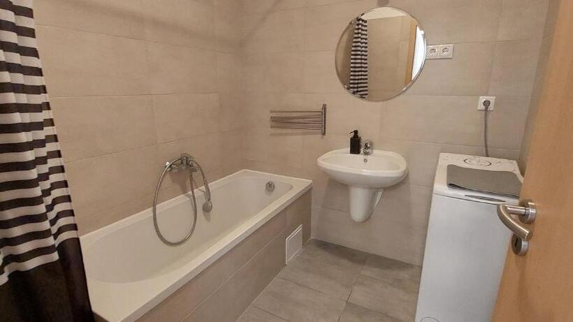 شقة غرفة واحدة, Opera Residence