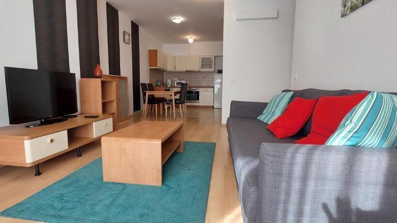 شقة غرفة واحدة, Opera Residence