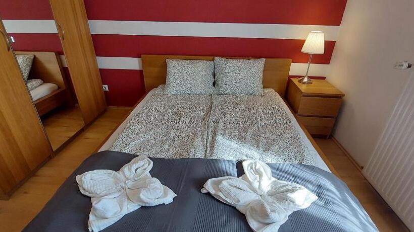 شقة غرفة واحدة, Opera Residence