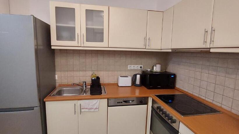 إستديو قياسى مزود بشرفة, Opera Residence