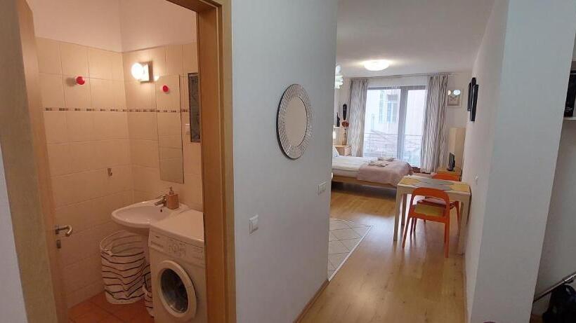 إستديو قياسى مزود بشرفة, Opera Residence