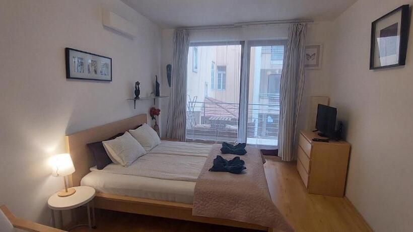 إستديو قياسى مزود بشرفة, Opera Residence