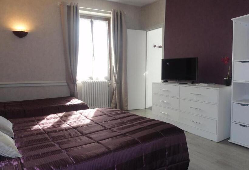 חדר משפחתי, Des Voyageurs