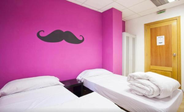 خانه 1 خوابه, Hb Hostel