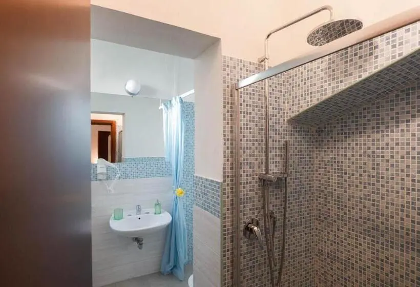 スタンダード４人部屋, Villa Santa Lucia