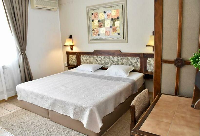 Номер Стандарт с Балконом, Family Hotel Apolonia