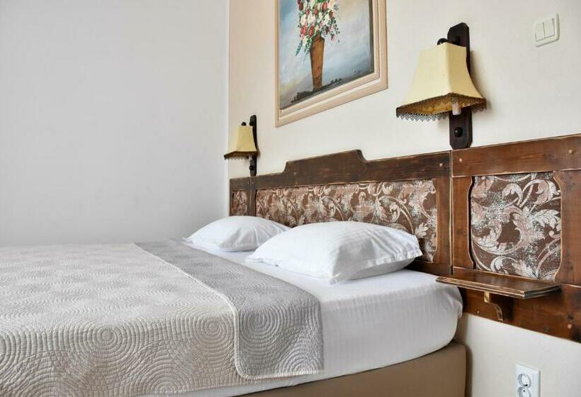 Номер Стандарт с Балконом, Family Hotel Apolonia
