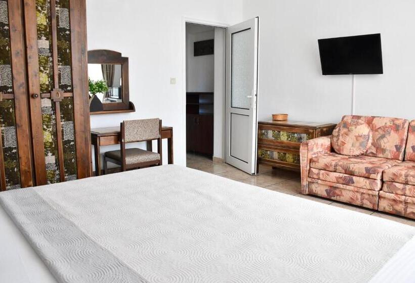 Номер Стандарт с Балконом, Family Hotel Apolonia