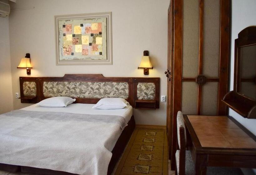 Номер Стандарт с Балконом, Family Hotel Apolonia