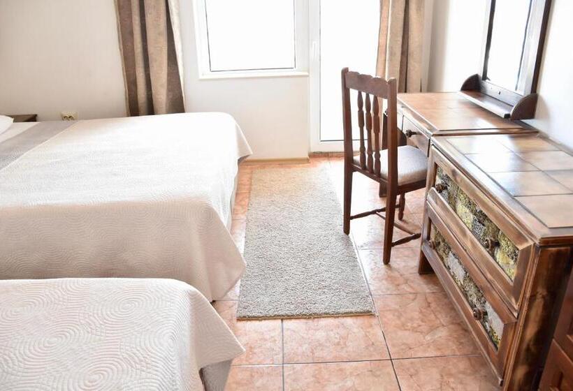 Апартаменты 3 Спальни Вид на Море, Family Hotel Apolonia