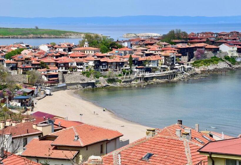 Апартаменты 3 Спальни Вид на Море, Family Hotel Apolonia