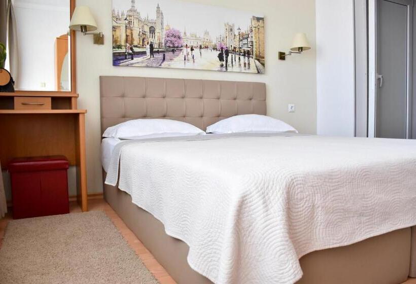 Семейный Номер, Family Hotel Apolonia