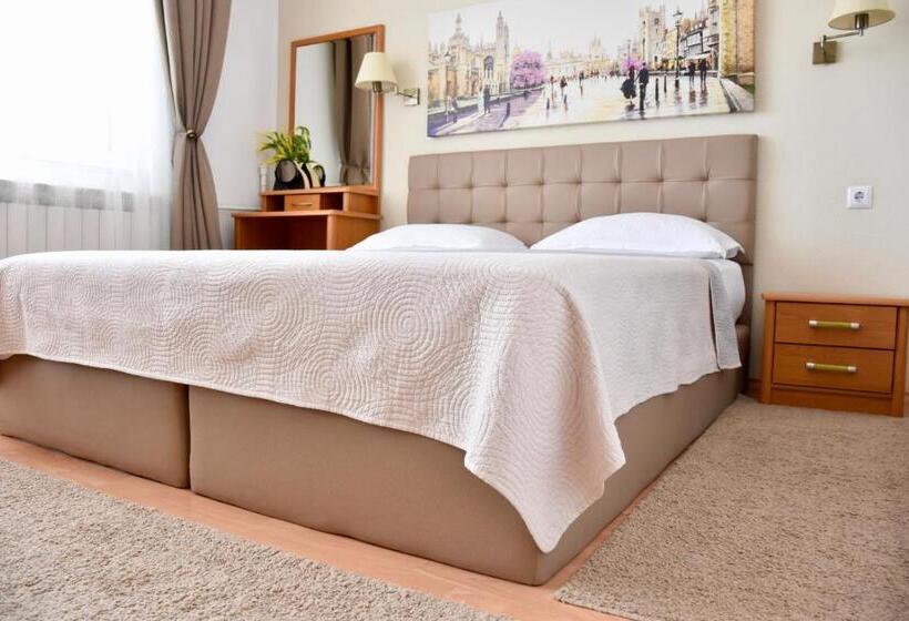 Семейный Номер, Family Hotel Apolonia