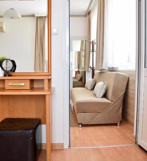 Апартаменты 1 Спальня с Террасой, Family Hotel Apolonia