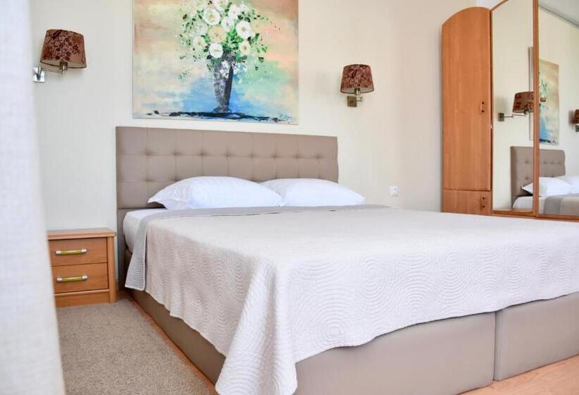 Апартаменты 1 Спальня с Террасой, Family Hotel Apolonia