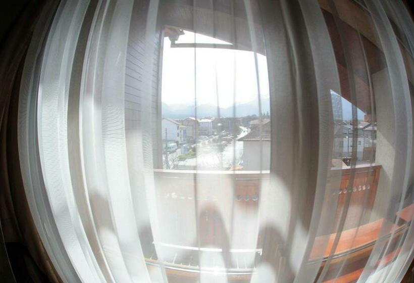 Juniorsviitti, Family Hotel Nadejda