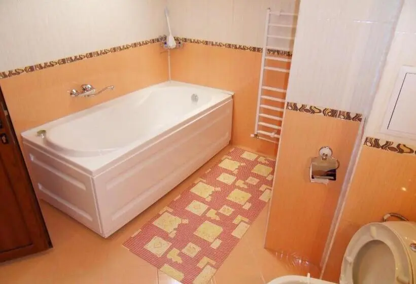 Juniorsviitti, Family Hotel Nadejda