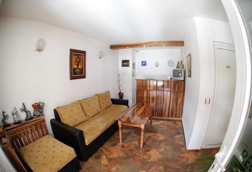 Superior-juniorsviitti, Family Hotel Nadejda