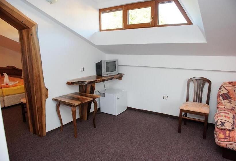 1 Bedroom Penthouse Apartment, Family Hotel Nadejda