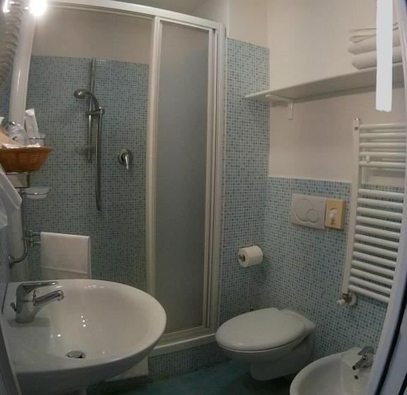 スタンダードルーム, Al Capo