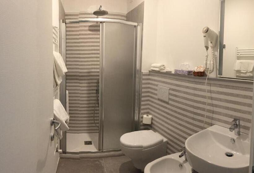 스탠다드 트리플 룸, Al Capo