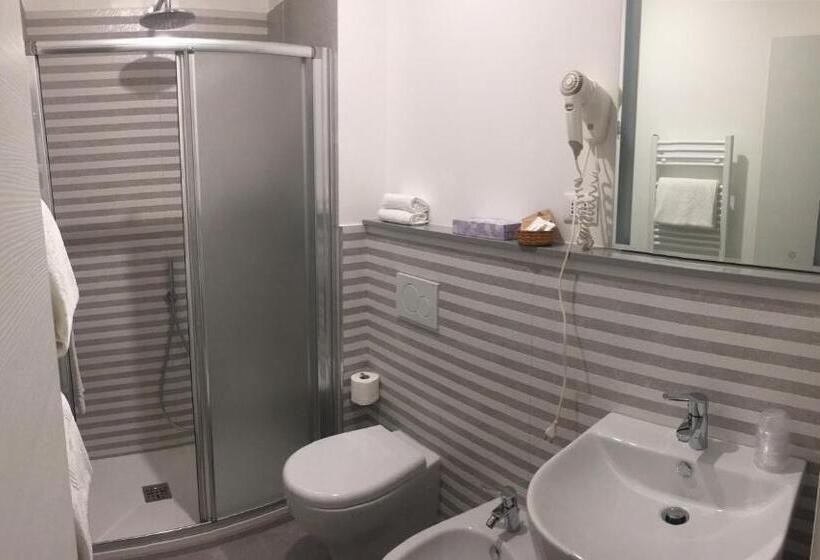 스탠다드 트리플 룸, Al Capo