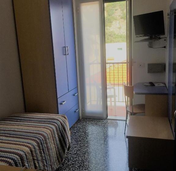 Номер Стандарт Индивидуальный, Al Capo