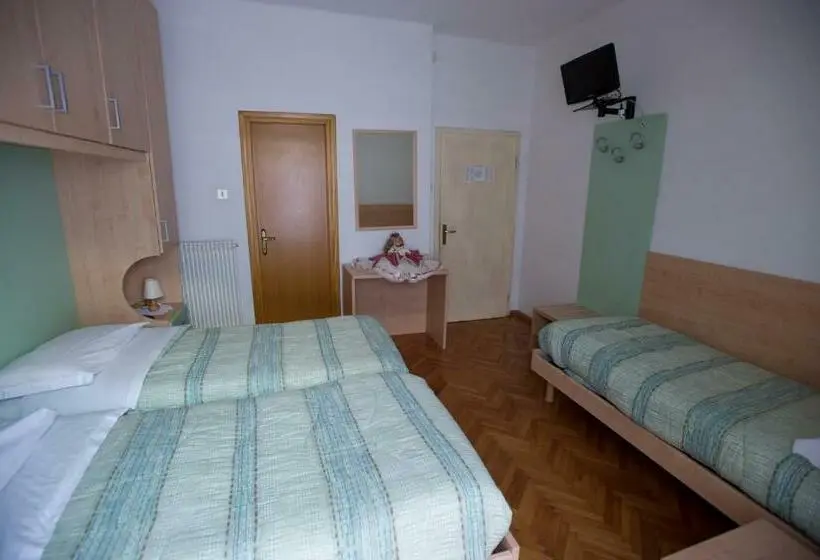 スタンダードトリプルルーム, Albergo Italia