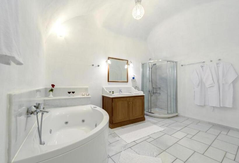 Люкс с гидромассажем, Chelidonia Luxury Suites