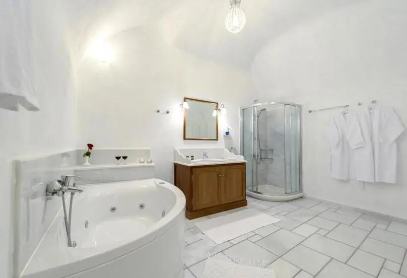 سوئیت با وان آب گرم, Chelidonia Luxury Suites