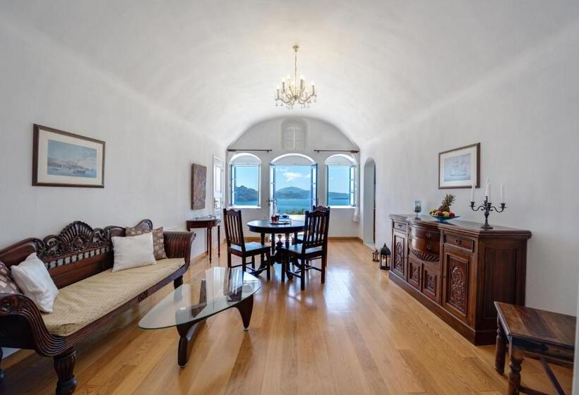 سوئیت با وان آب گرم, Chelidonia Luxury Suites