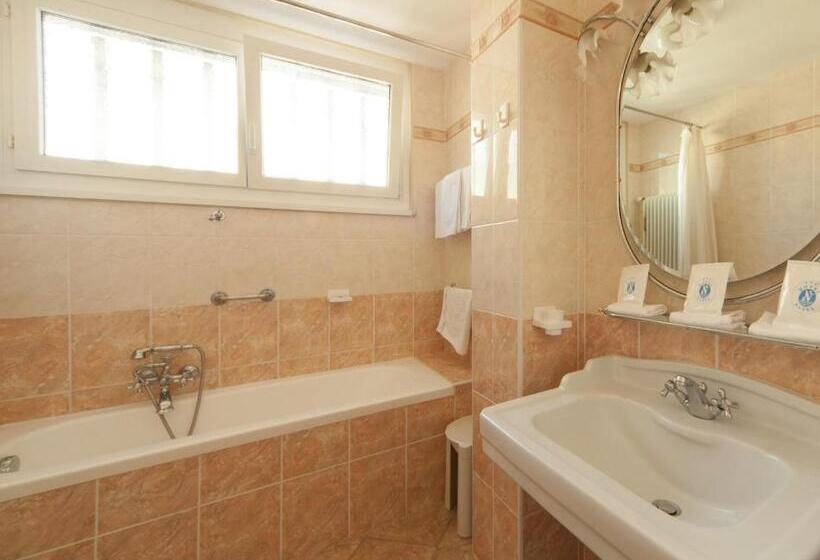 Superior room with lake view, Swiss Lodge Nassa Garni