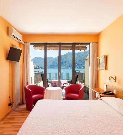 Superior room with lake view, Swiss Lodge Nassa Garni