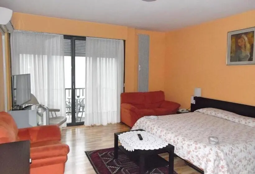اتاق لوکس با چشم‌انداز دریاچه, Swiss Lodge Nassa Garni