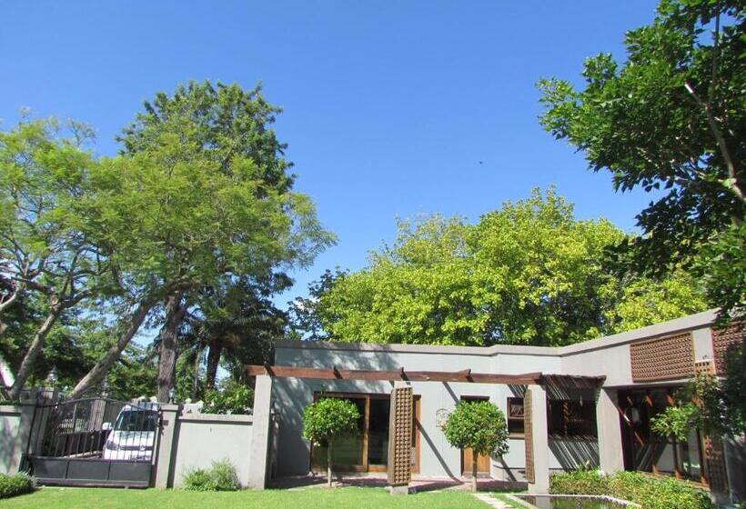 Семейный Номер Вид на Сад, Caledon 31